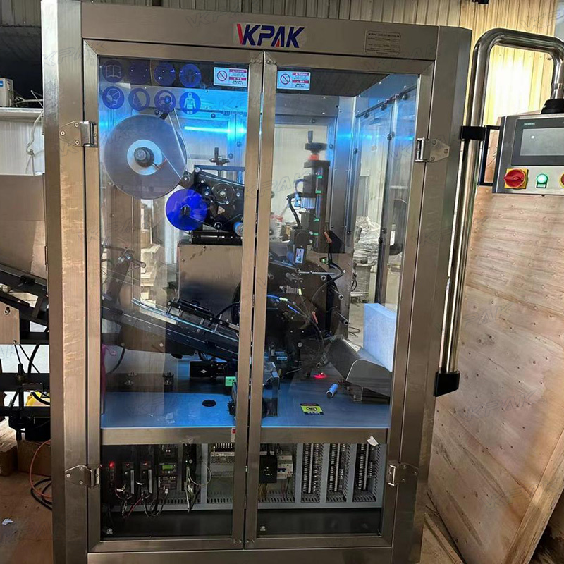 Makinë automatike etiketimit të tubave të buta plastike me sistem të ushqyerjes së tubave