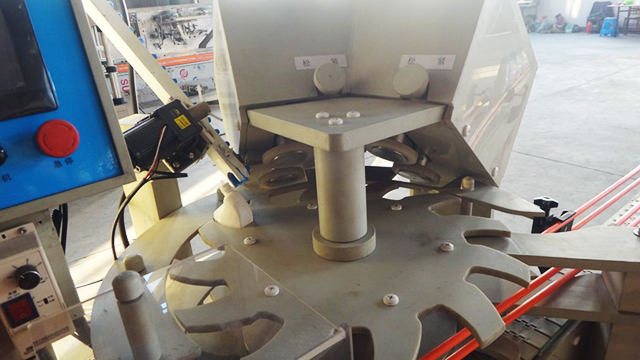 pjatë rrotulluese për kapje.jpg