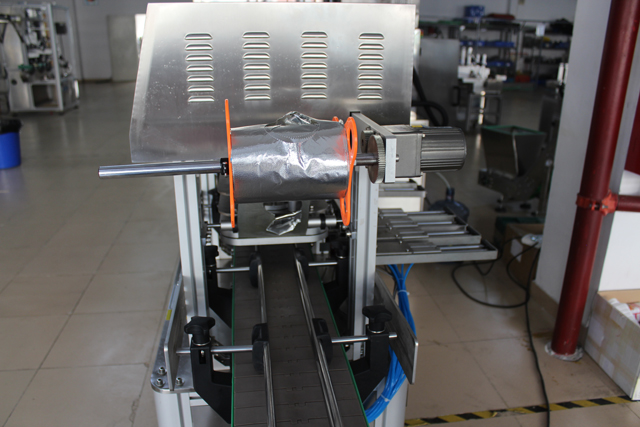 Makinë mbyllëse kavanozësh qelqi (1).JPG