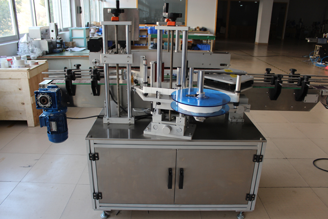 etiketues me dy anë (2).JPG