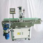 Makinë automatike për etiketimin e ngjitëseve për buzëkuq në fund të balsamit kozmetik