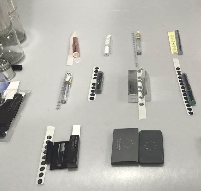 etiketa dhe produkte kozmetike buzëkuq.jpg