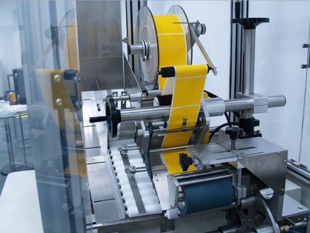 feeding tubes labeling process detaje për makineri etiketimi.jpg