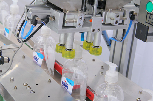 screw capping machine pajisje me kapak me vidë.jpg