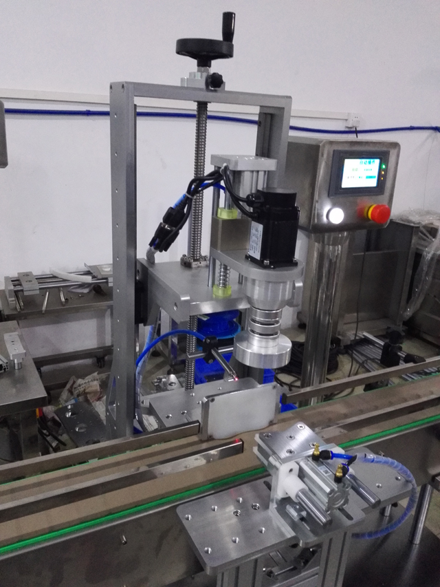 kavanoza makine kapëse me një kokë.jpg