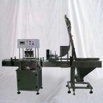 Makinë automatike lineare mbuluese me vakum për kavanoz qelqi në industrinë ushqimore