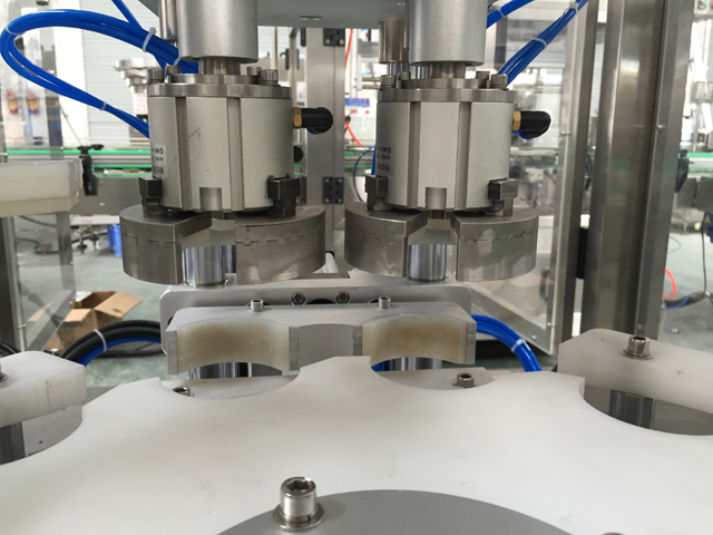 Makinë mbuluese me vakum.jpg