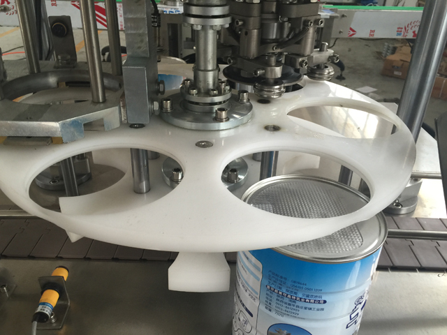 makinë konservimi për kanaçe metalike.jpg