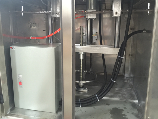 brenda kanaçe mbyllese makine mbyllese.jpg