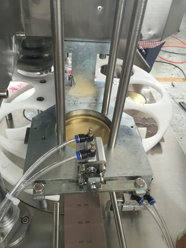 makineri vulosje e kanaçeve.jpg