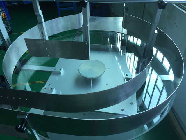 tavolina të rrumbullakëta për etiketimin e shisheve të ushqimit.jpg