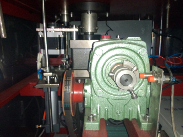 internal tubes filling sealing machine tuba mbushëse mbyllëse gjysmë automatike.jpg