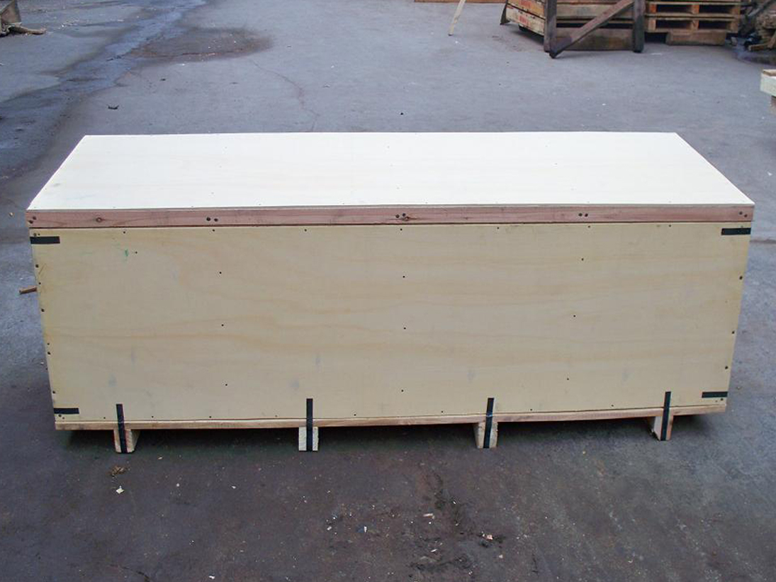 wooden case packaging machinery before shipping kuti druri për mbushje makinash.jpg