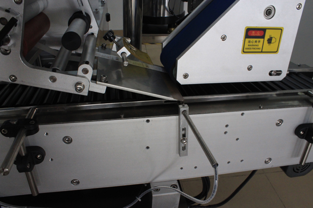 makinë etiketimi.JPG