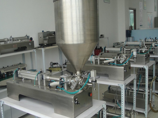horizontal filling machine for both liquid and paste Makina mbushëse KREM&LËNGËSH.jpg