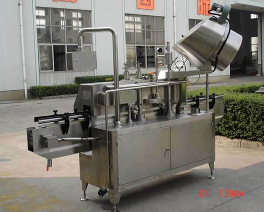 PLC-controlled system glass Jar twist off Steam Capper equipment vacuum capping machine for Glass Jars shkrepje e pasme e kapakut me vakum me rrotullim.jpg