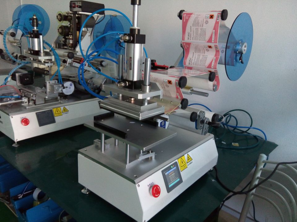 labeling machines makineri për etiketimin e çantave të personalizuara për Jacob.jpg
