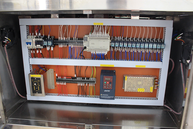 horizontal small bottles labeling machine picture makine horizontale etiketimi foto aktuale.jpg