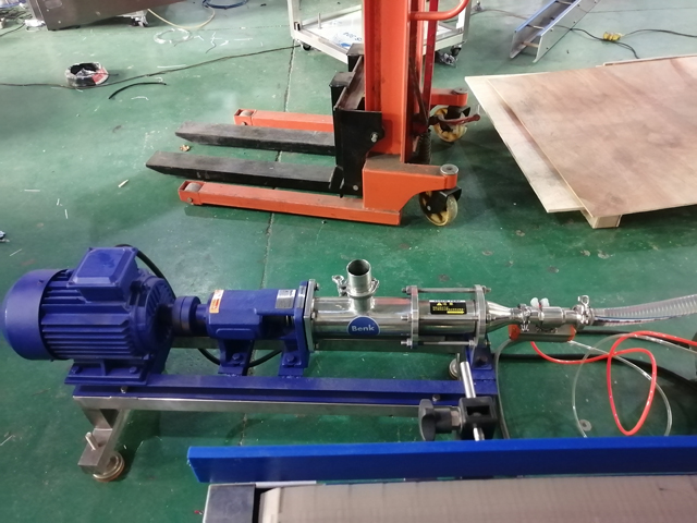 Makinë mbushëse 12 koka me ngrohës përzierës (3).jpg