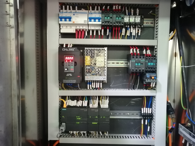 Makinë mbushëse 12 koka me ngrohës përzierës (2).jpg