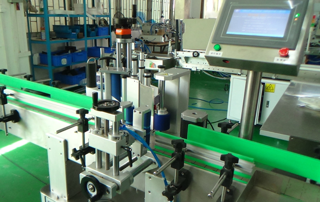 foto e ngushtë për makinë etiketimi.jpg