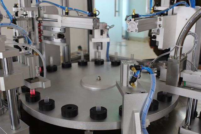 makinë shtypëse mbushëse automatike.jpg