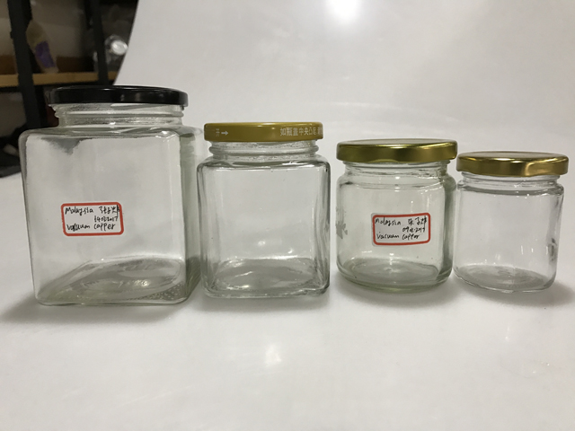 shishe dhe tapa për kapak vakum.jpg
