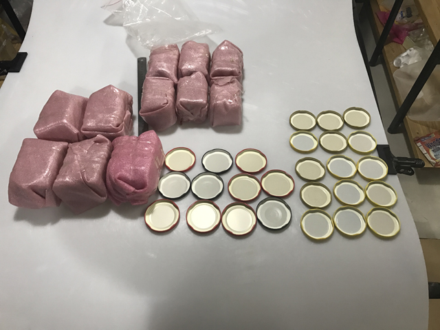 tapa dhe kavanoza shishe për mbulim me vakum.jpg