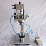 Makinë ngurtësuese e shisheve qelqi të parfumeve pneumatike gjysmë automatike për desktop