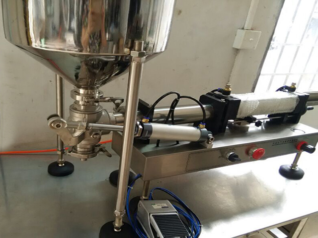 ilustrimi i makinës mbushëse.jpg