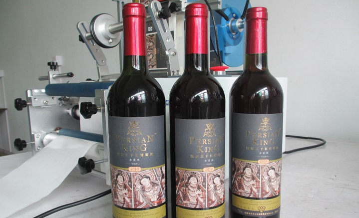 semi automatic labeling machine pajisjet e etiketimit.jpg