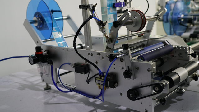 Foto anësore për makineri etiketimi.jpg