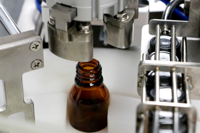 Makina mbushëse e shisheve të vajit tavolinë.jpg