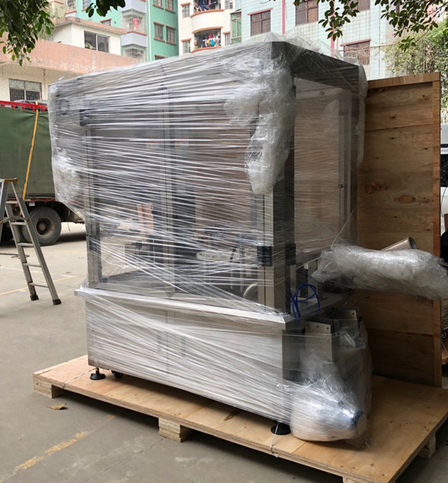 Makinë për mbylljen e kavanozëve krem në kuti druri